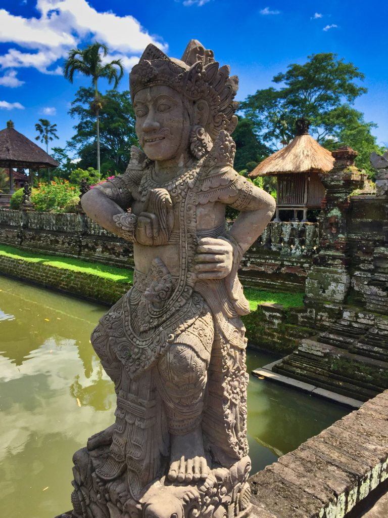 Temple statut in Indonesia