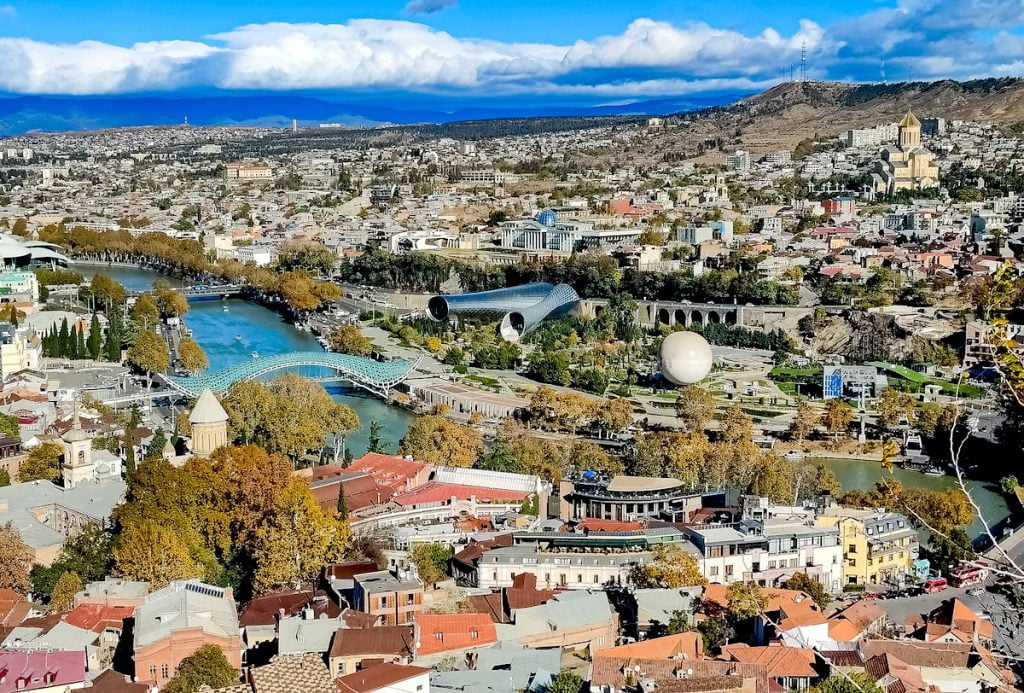 Aerial photo of a city crossed by a river