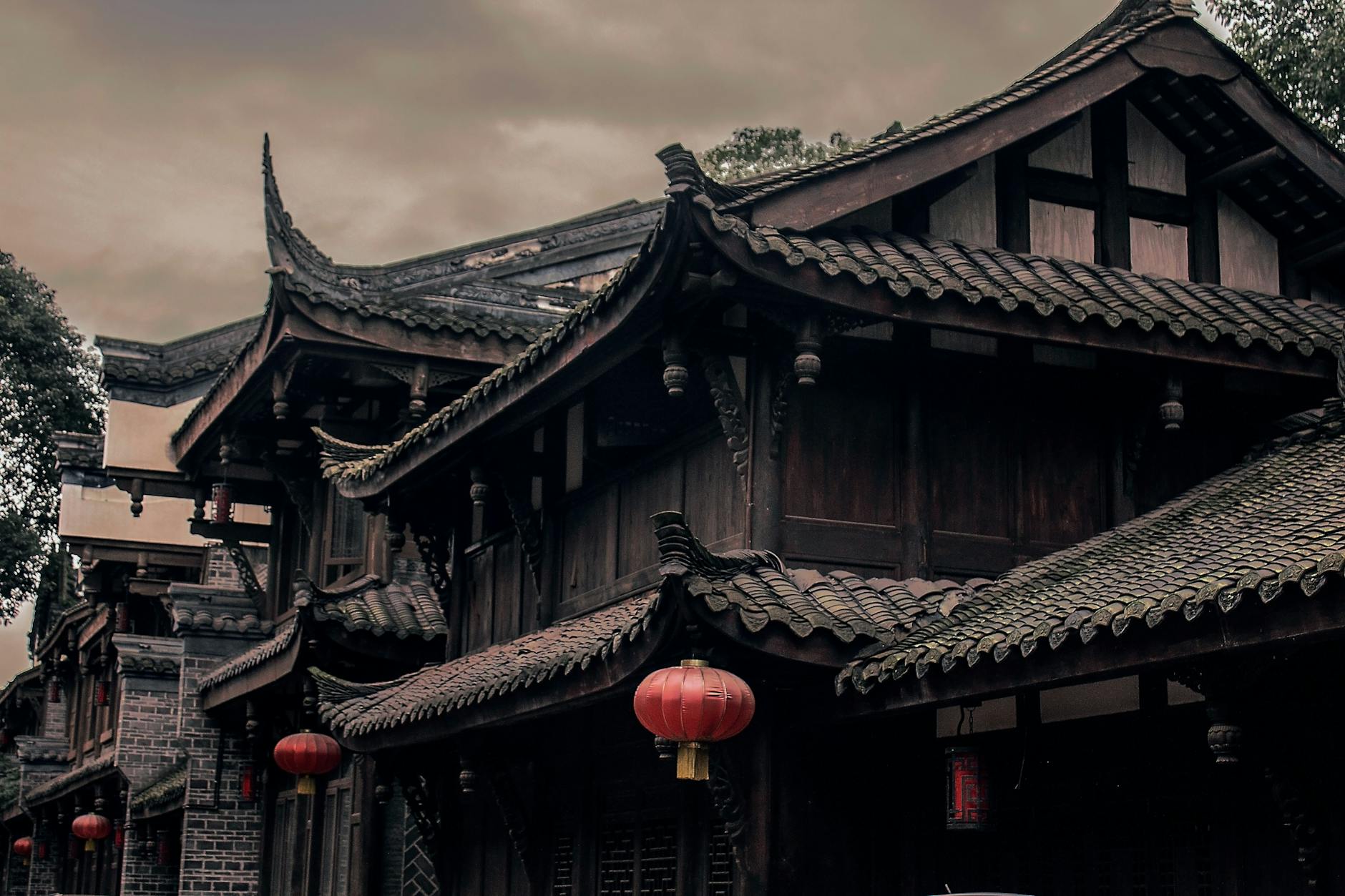 closeup photo of brown and black wooden houses digital wallpaper