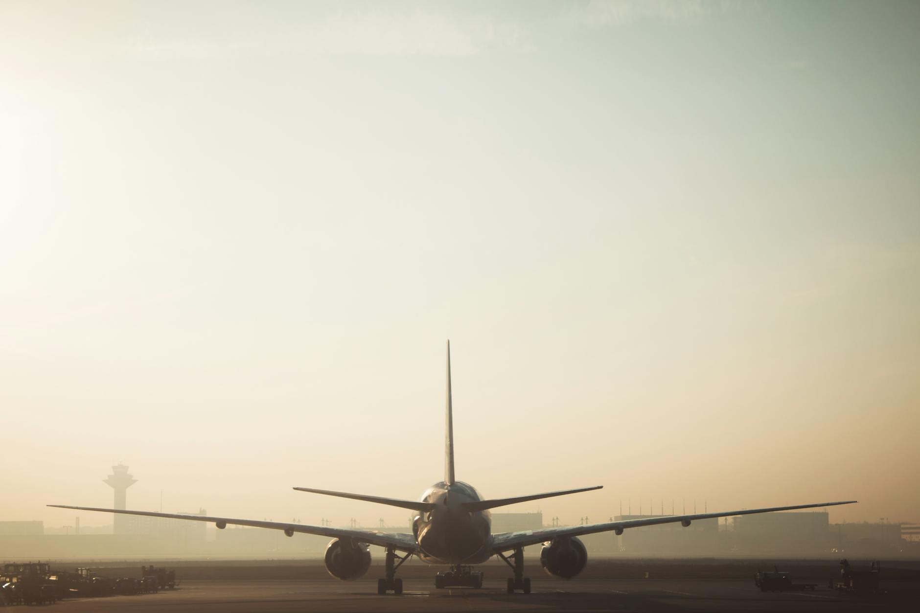 white and gray airplane